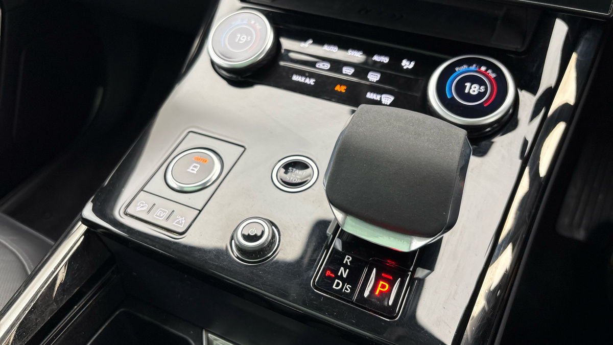 Land Rover Range Rover Sport Image 26