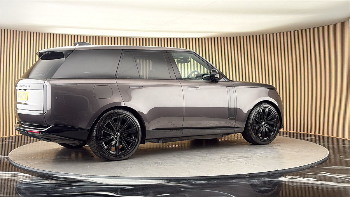 More views of Land Rover Range Rover