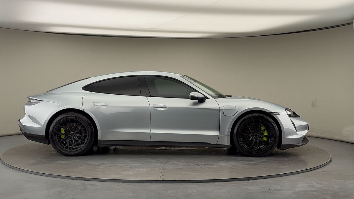 Porsche Taycan Image 16