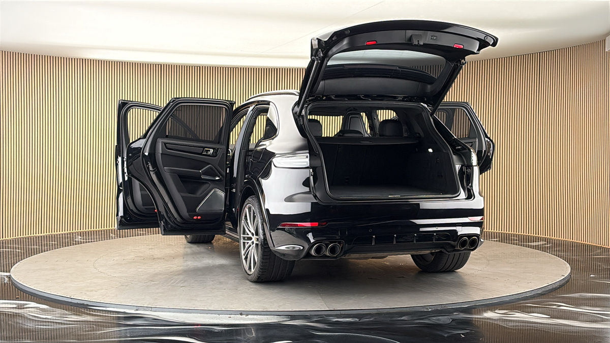 More views of Porsche Cayenne