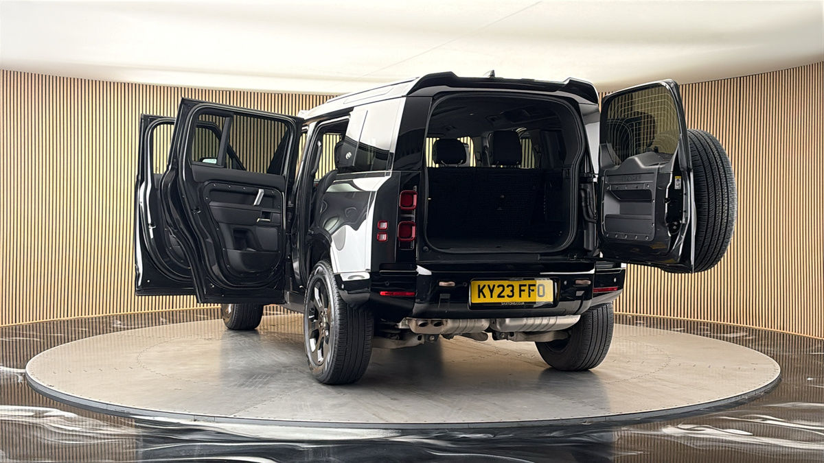 More views of Land Rover Defender 110