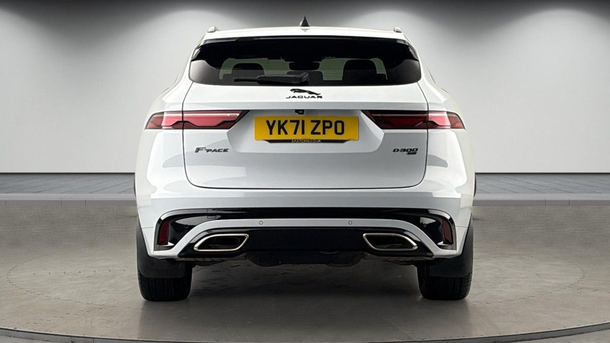Jaguar F-PACE Image 4