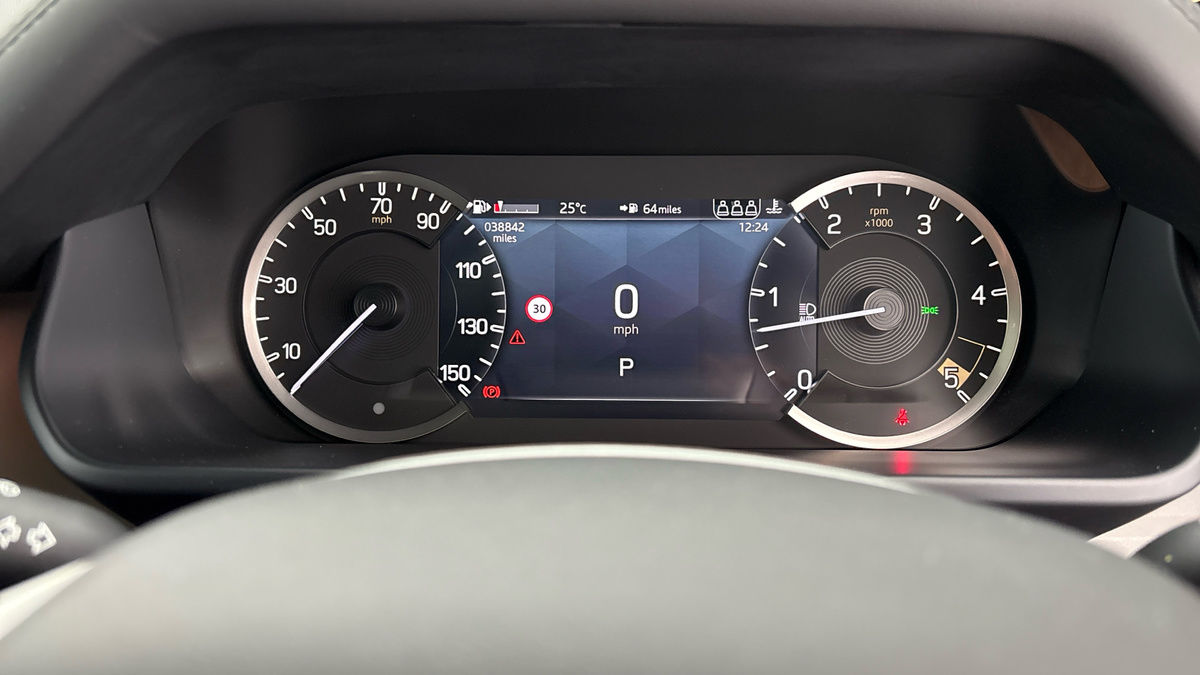 Land Rover Defender 110 Image 29