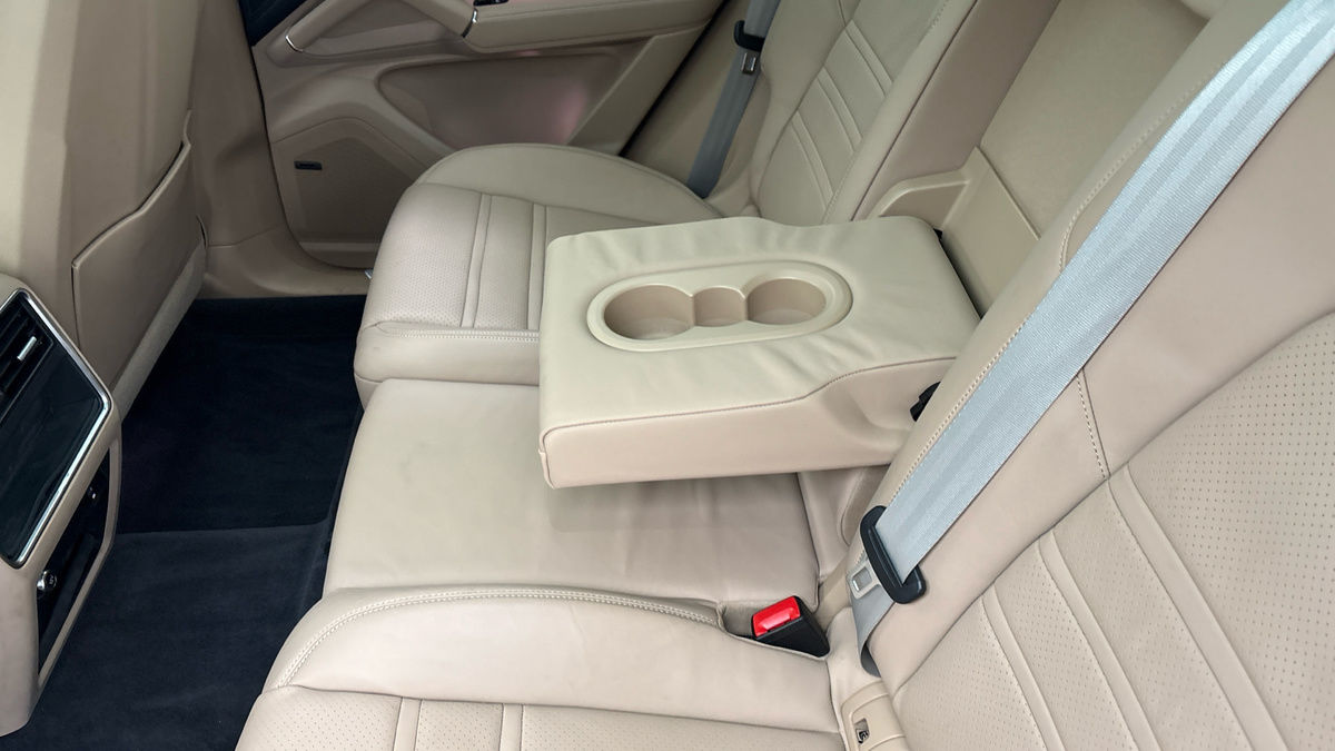 Porsche Cayenne Image 9