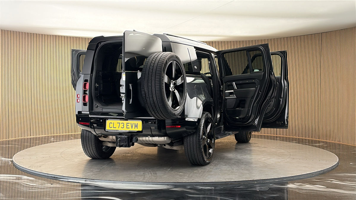 More views of Land Rover Defender 110