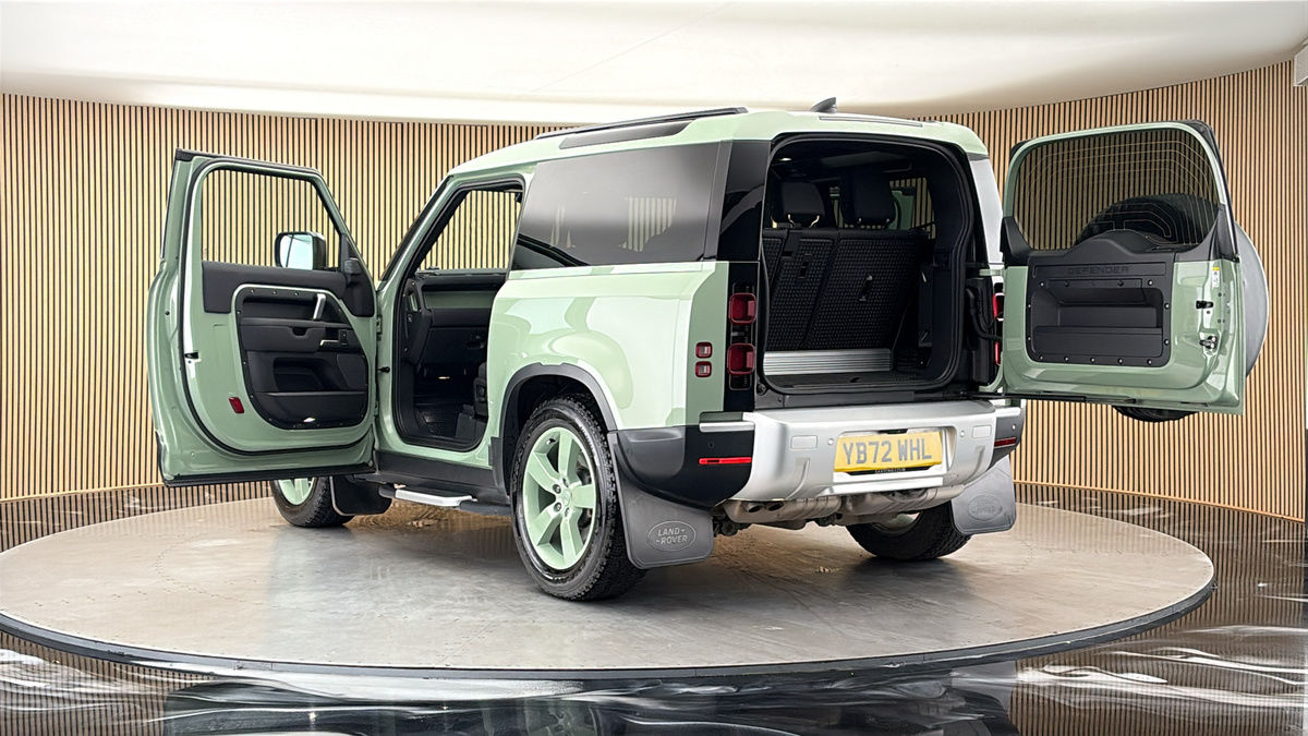 Land Rover Defender 90 Image 23