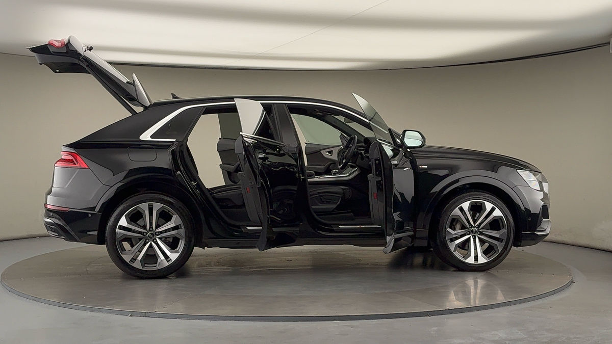 More views of Audi Q8