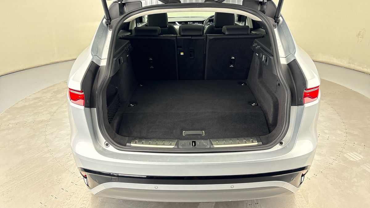 Jaguar F-PACE Image 11