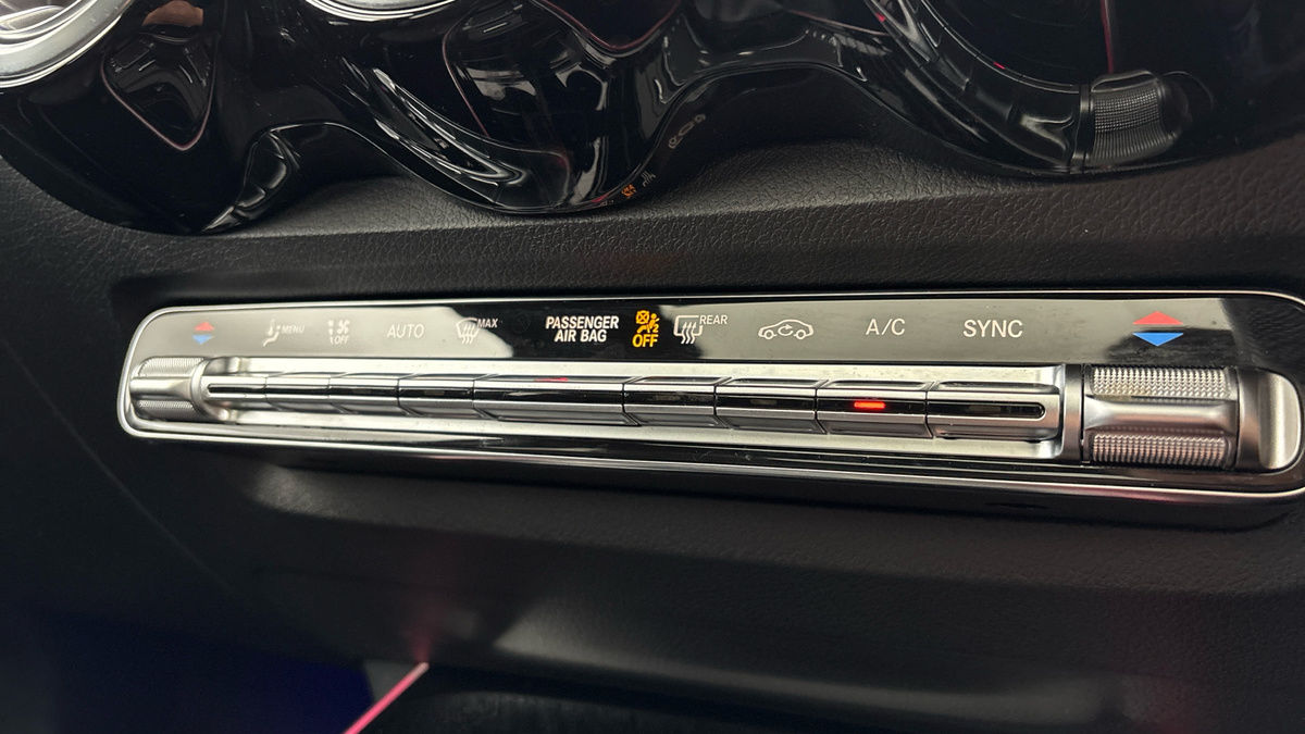 Mercedes-Benz GLB Image 29