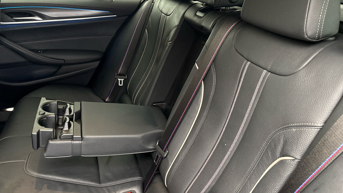 BMW 5 Series Image 9