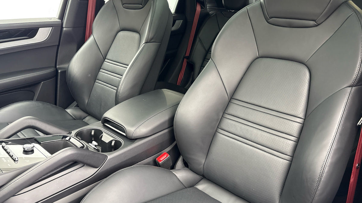 Porsche Cayenne Image 7