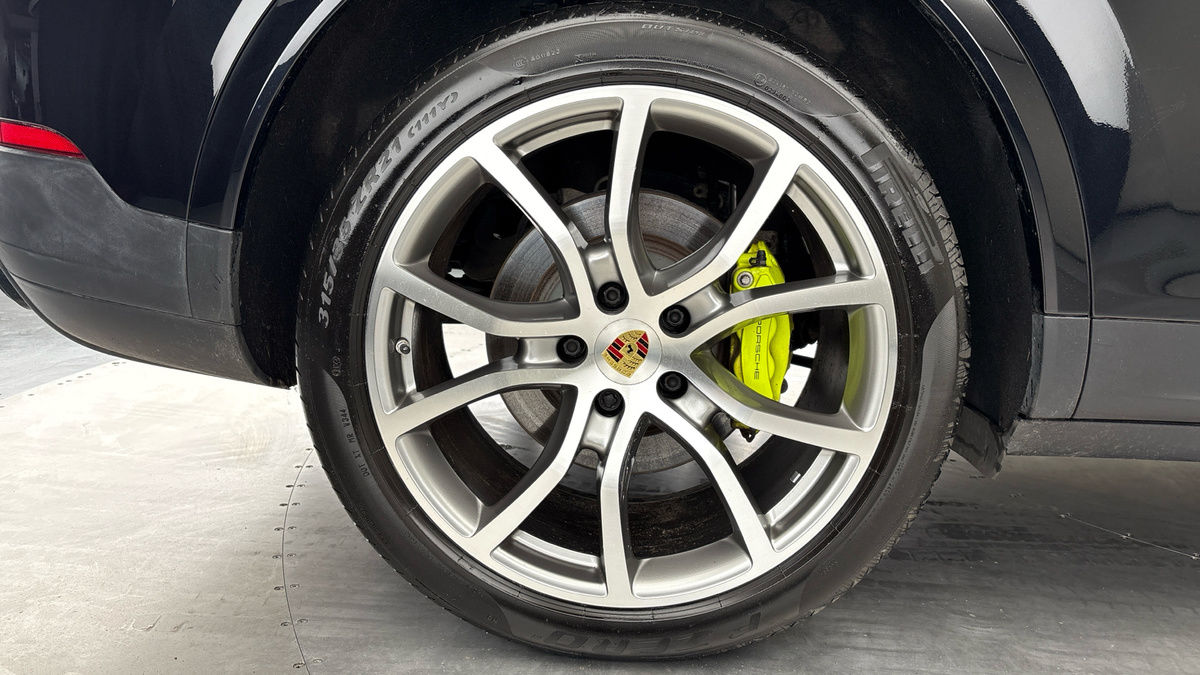 Porsche Cayenne Image 10