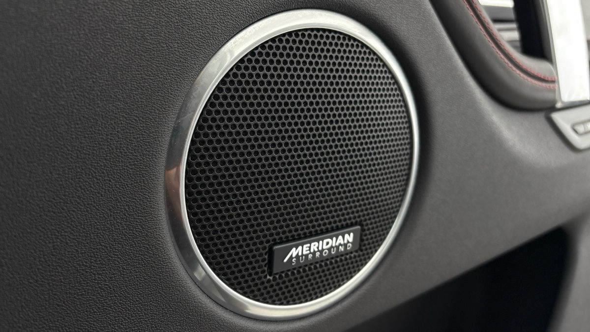 Land Rover Discovery Sport Image 25