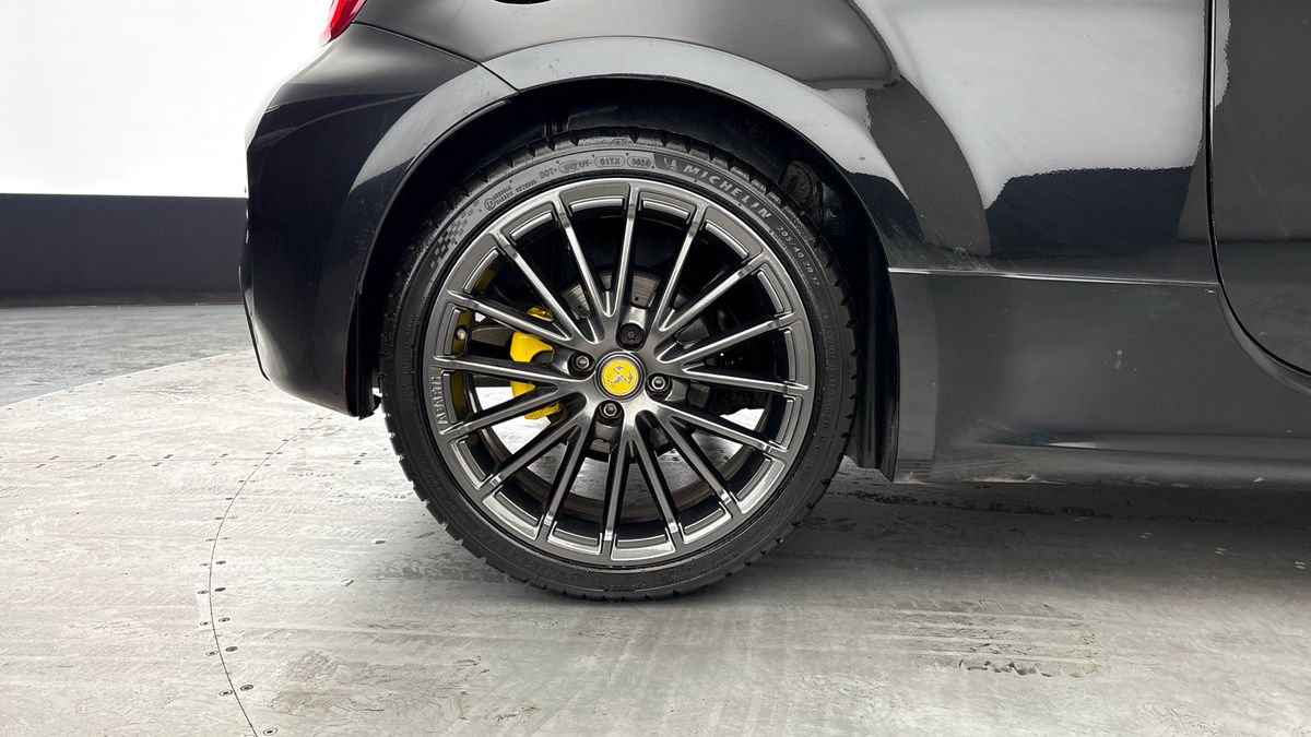 Abarth 695C Image 10