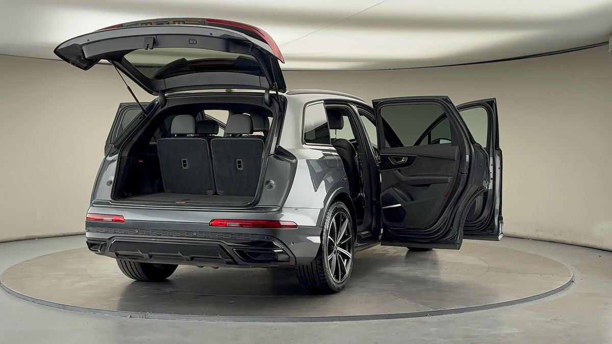 More views of Audi Q7