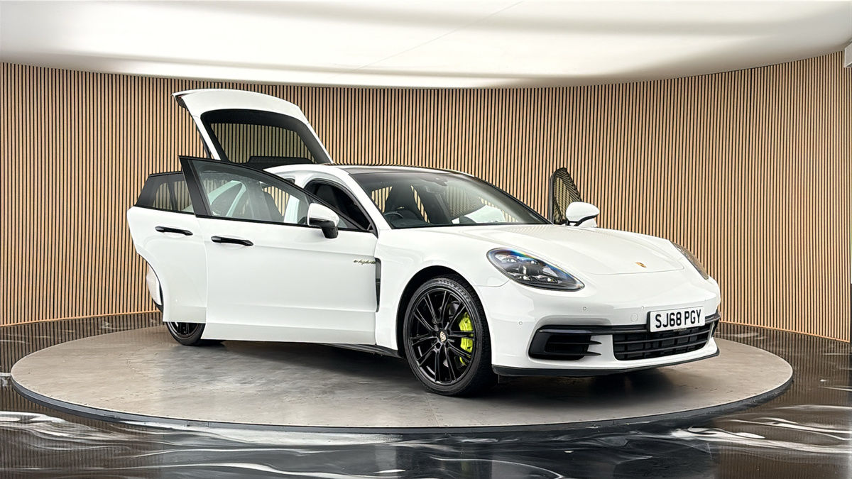 More views of Porsche Panamera