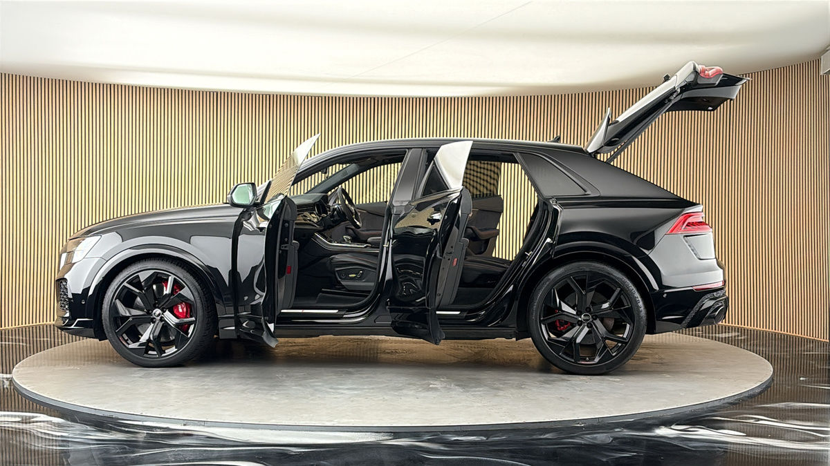 More views of Audi RSQ8
