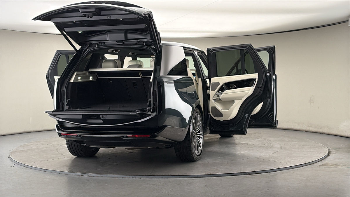 More views of Land Rover Range Rover