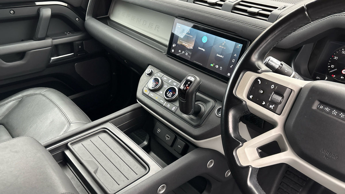 Land Rover Defender 90 Image 18