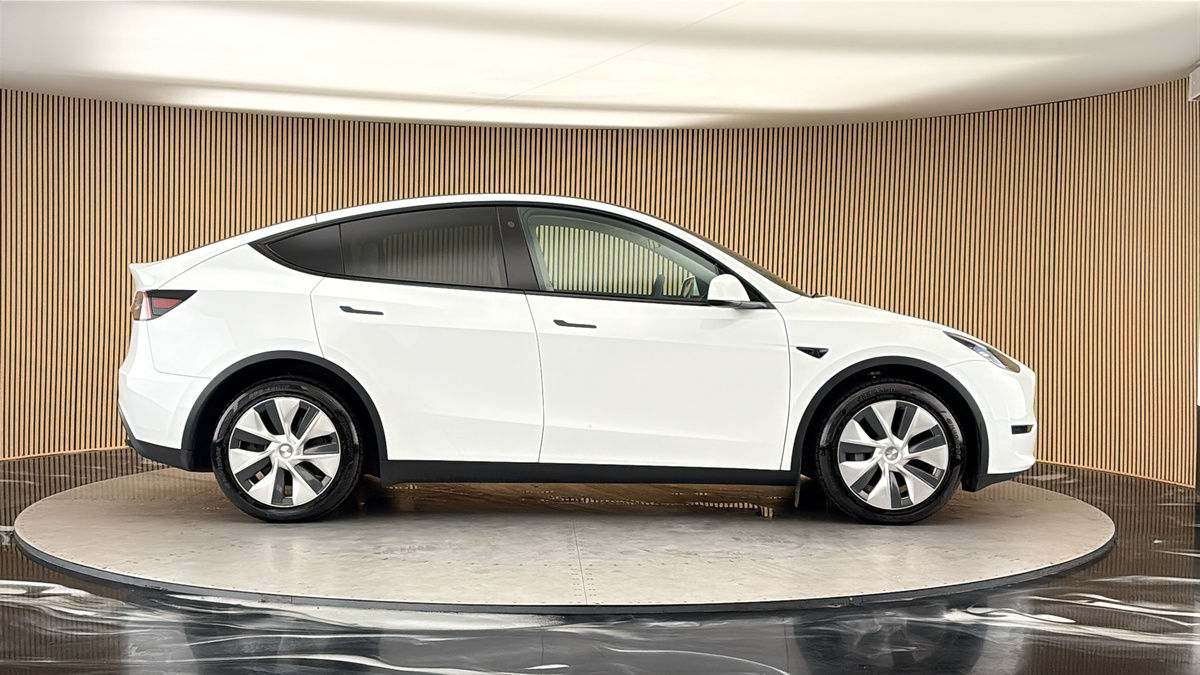 Tesla Model Y Image 16