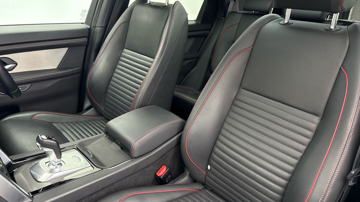 Land Rover Discovery Sport Image 7