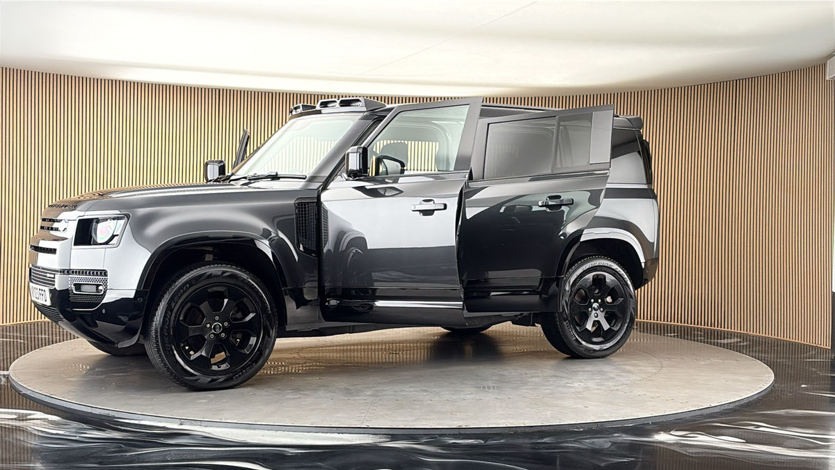 More views of Land Rover Defender 110