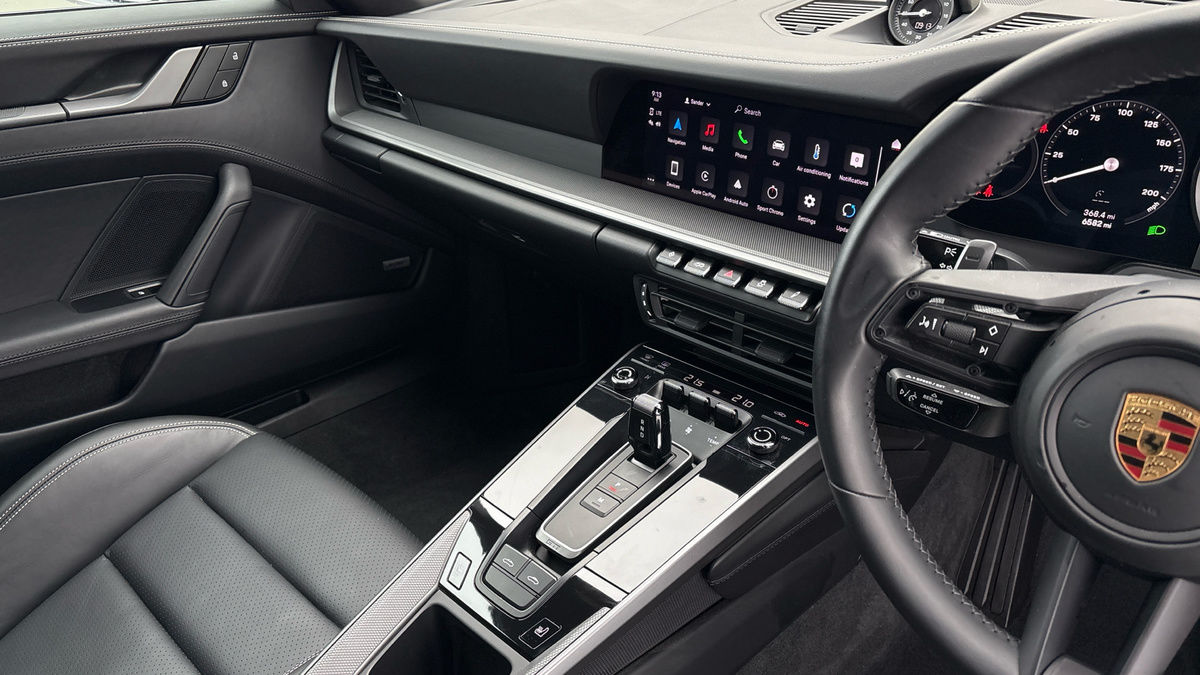 Porsche 911 Image 18