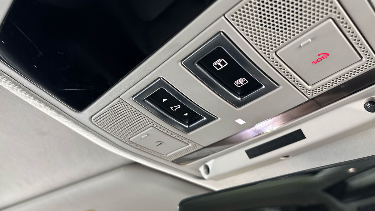 Land Rover Defender 90 Image 35