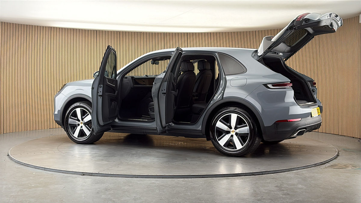 More views of Porsche Cayenne