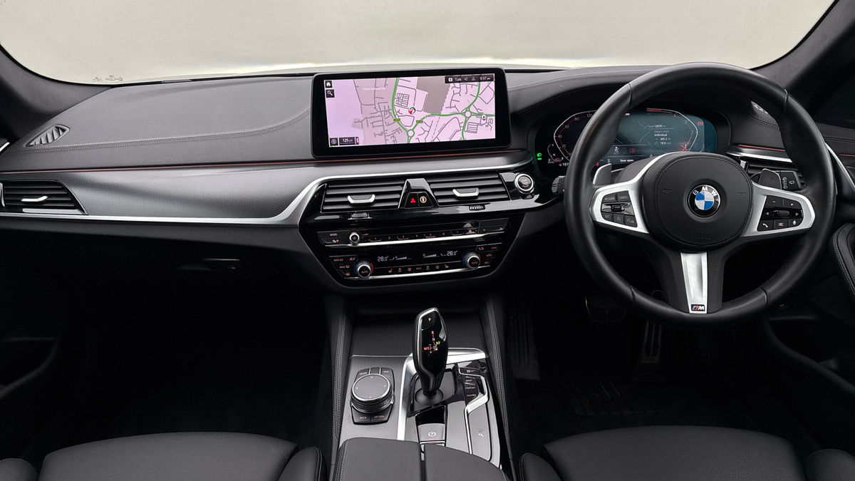 BMW 5 Series Image 12