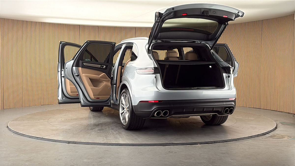 More views of Porsche Cayenne