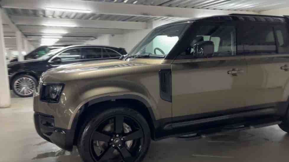 More views of Land Rover Defender 110