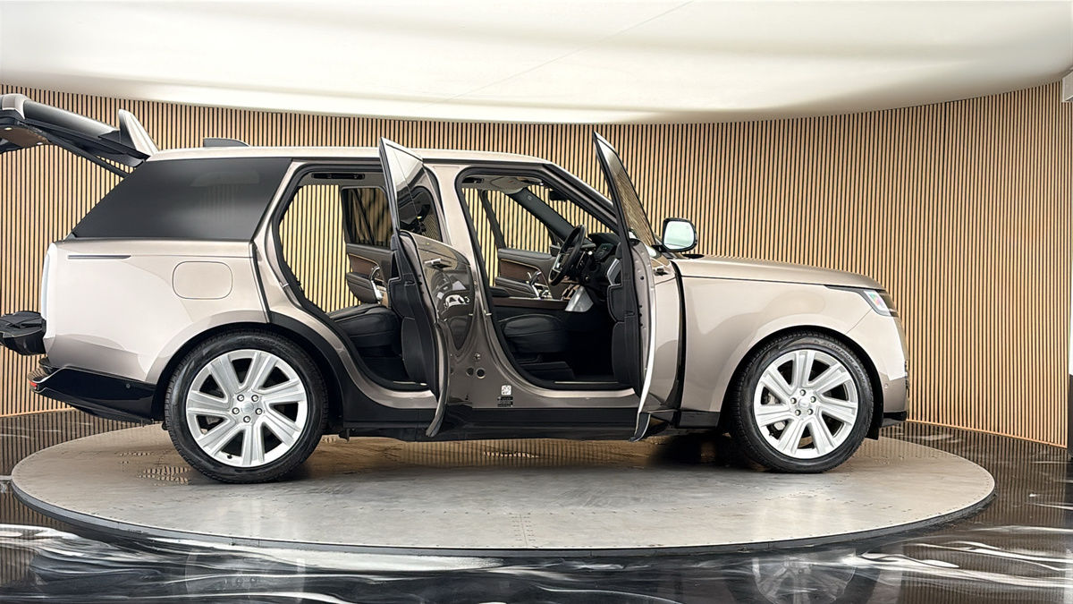 More views of Land Rover Range Rover