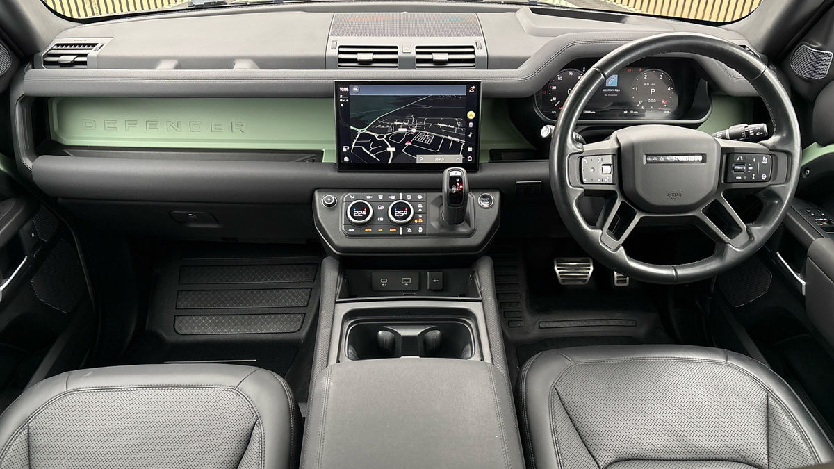 Land Rover Defender 110 Image 12