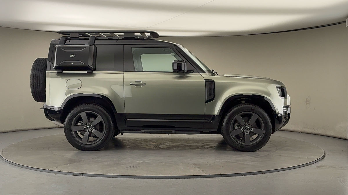 Land Rover Defender 90 Image 16