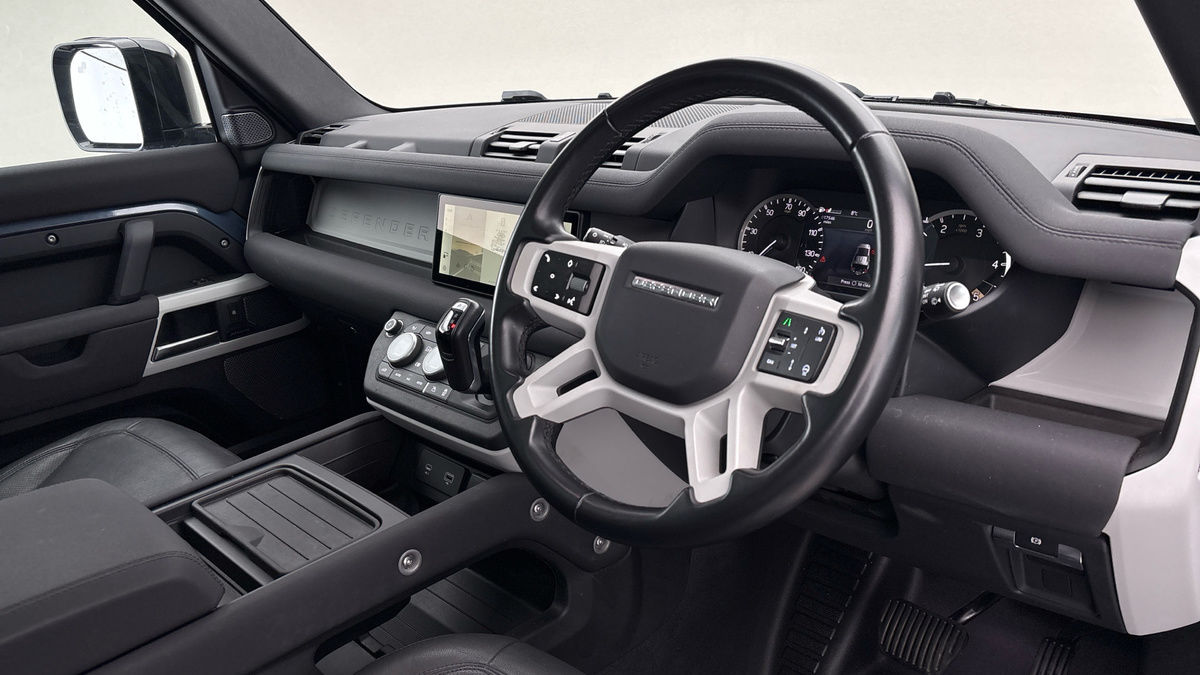 Land Rover Defender 110 Image 5