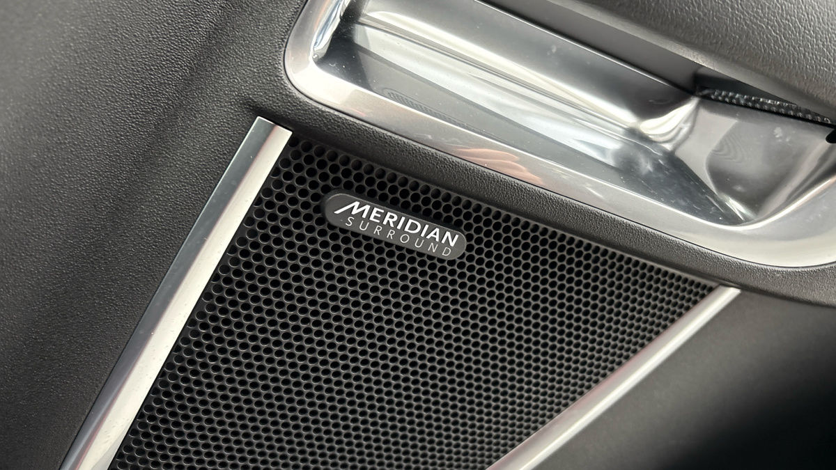 Jaguar E-PACE Image 25