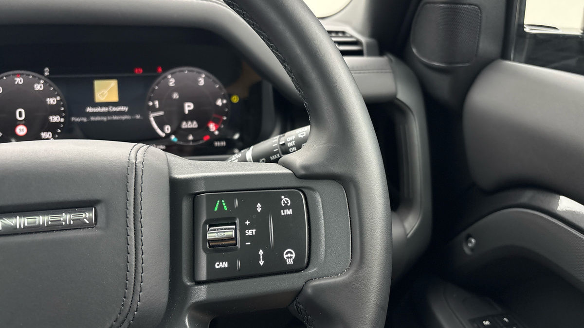 Land Rover Defender 90 Urban Image 14