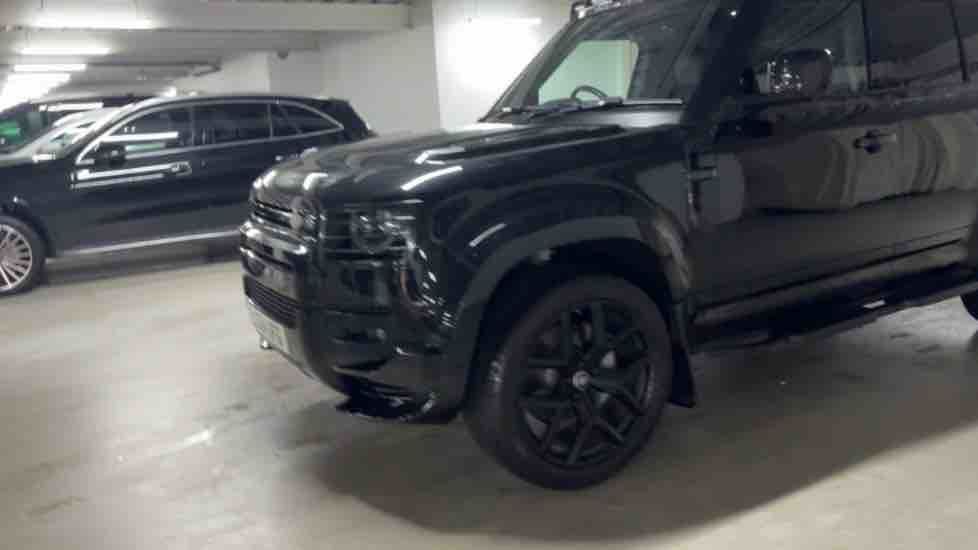 More views of Land Rover Defender 110