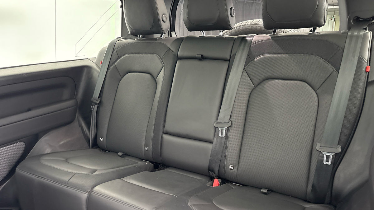 Land Rover Defender 90 Image 8