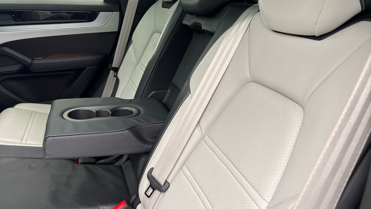 Porsche Cayenne Image 9