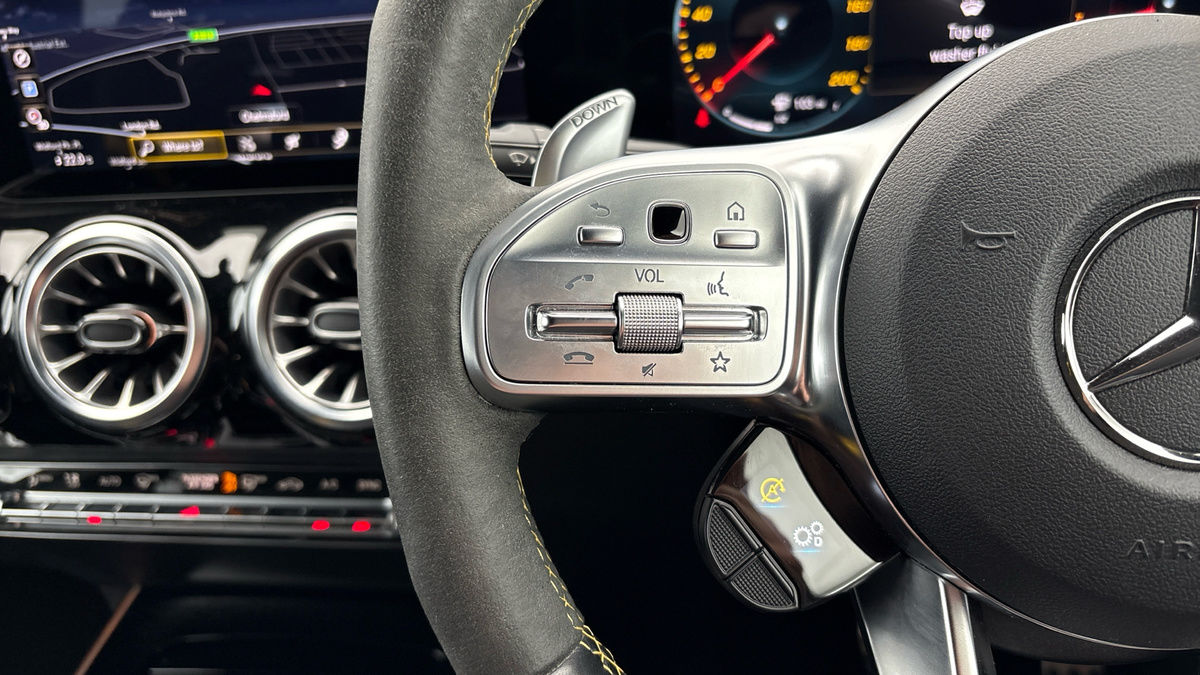 Mercedes-Benz GLA Image 13