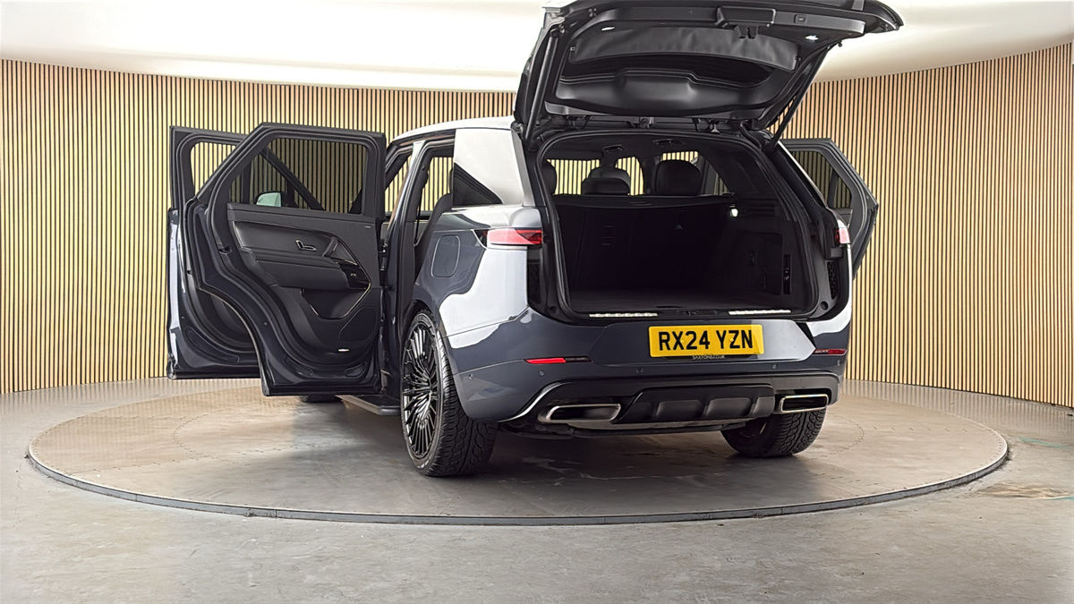 More views of Land Rover Range Rover Sport