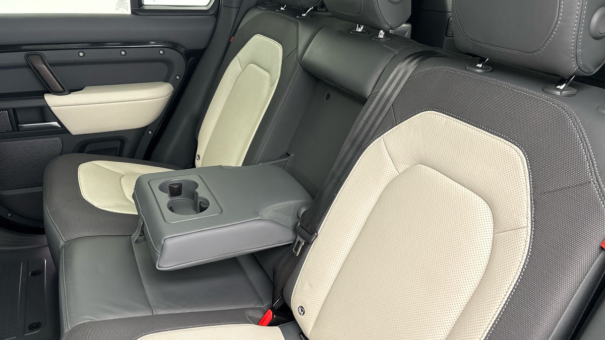 Land Rover Defender 110 Urban Image 9