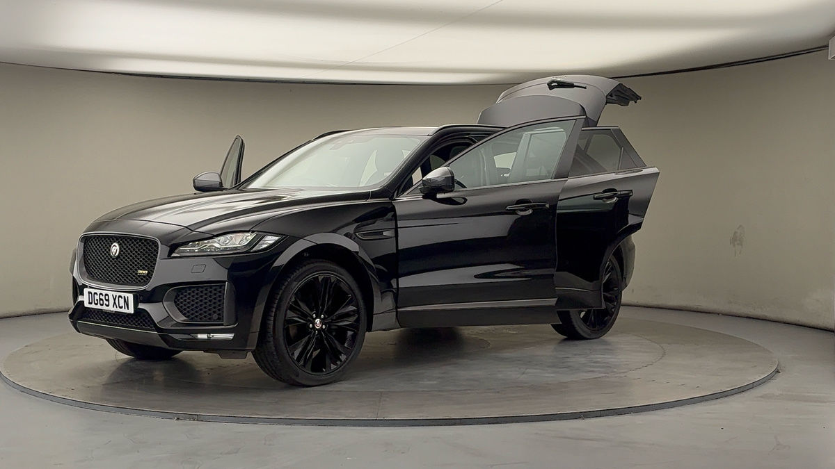 Jaguar F-PACE Image 22
