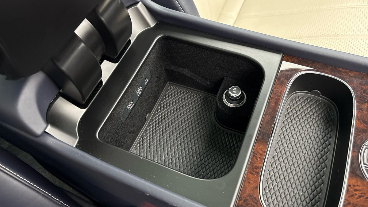 Bentley Bentayga Image 34