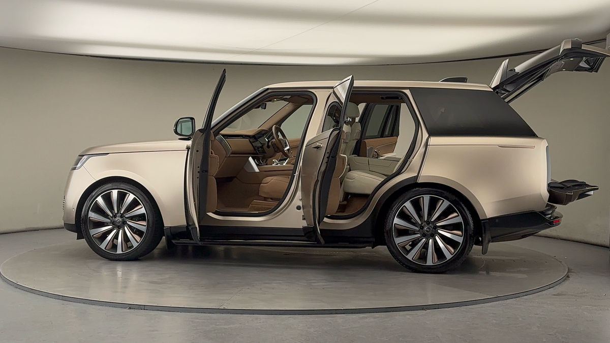 More views of Land Rover Range Rover