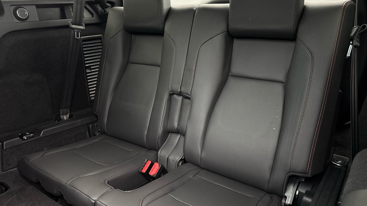 Land Rover Discovery Sport Image 25
