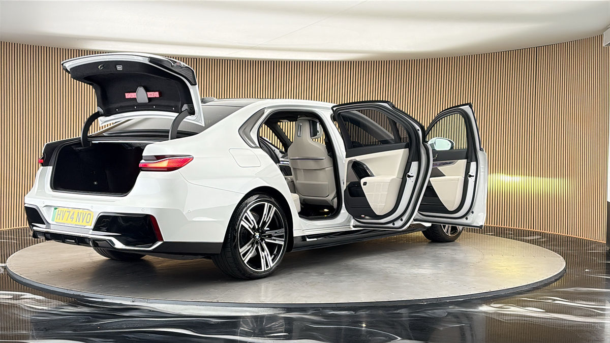 More views of BMW i7