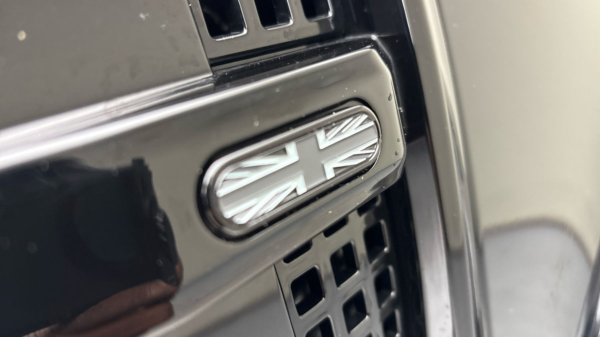 Land Rover Defender 110 Urban Image 26